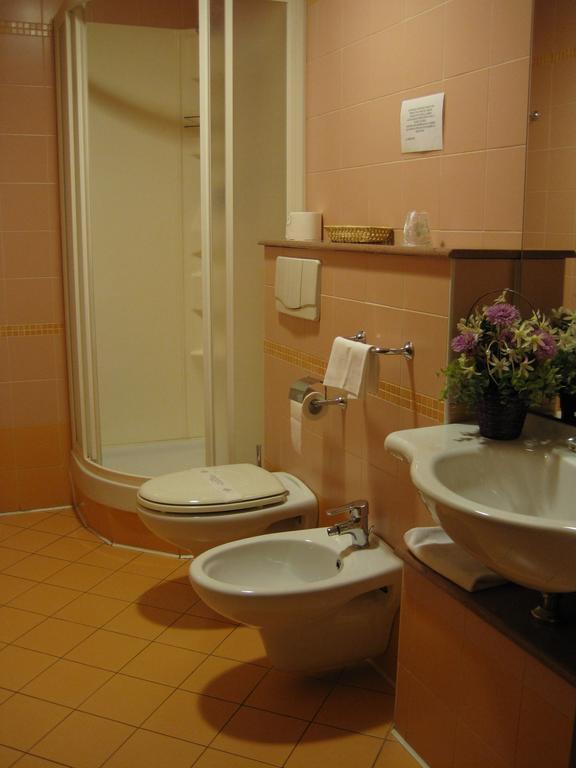 Hotel Italia Carmagnola Rum bild