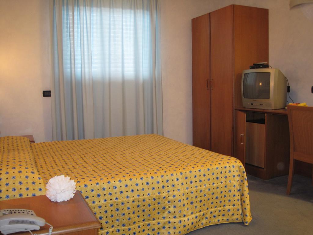 Hotel Italia Carmagnola Rum bild