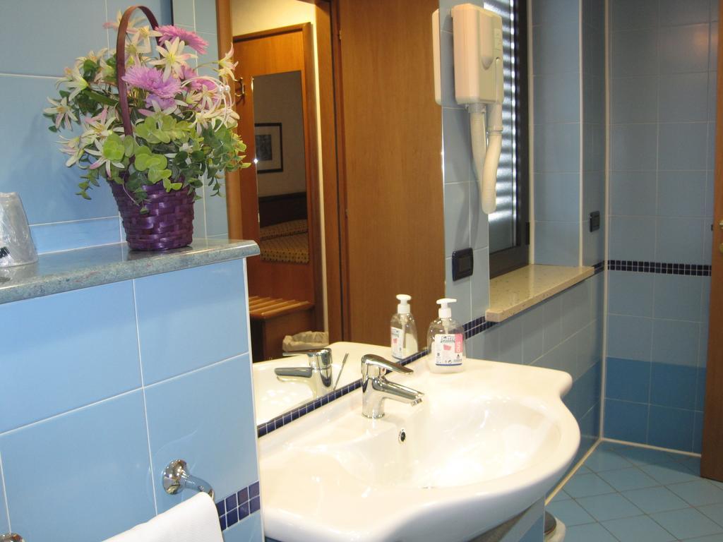 Hotel Italia Carmagnola Rum bild