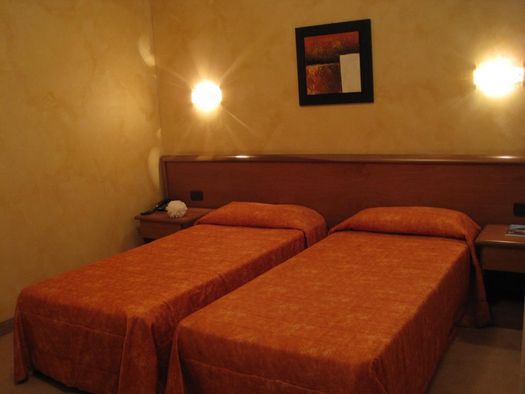 Hotel Italia Carmagnola Rum bild